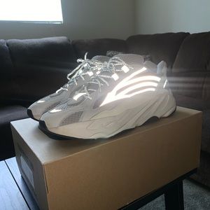 Static yeezy 700 v2